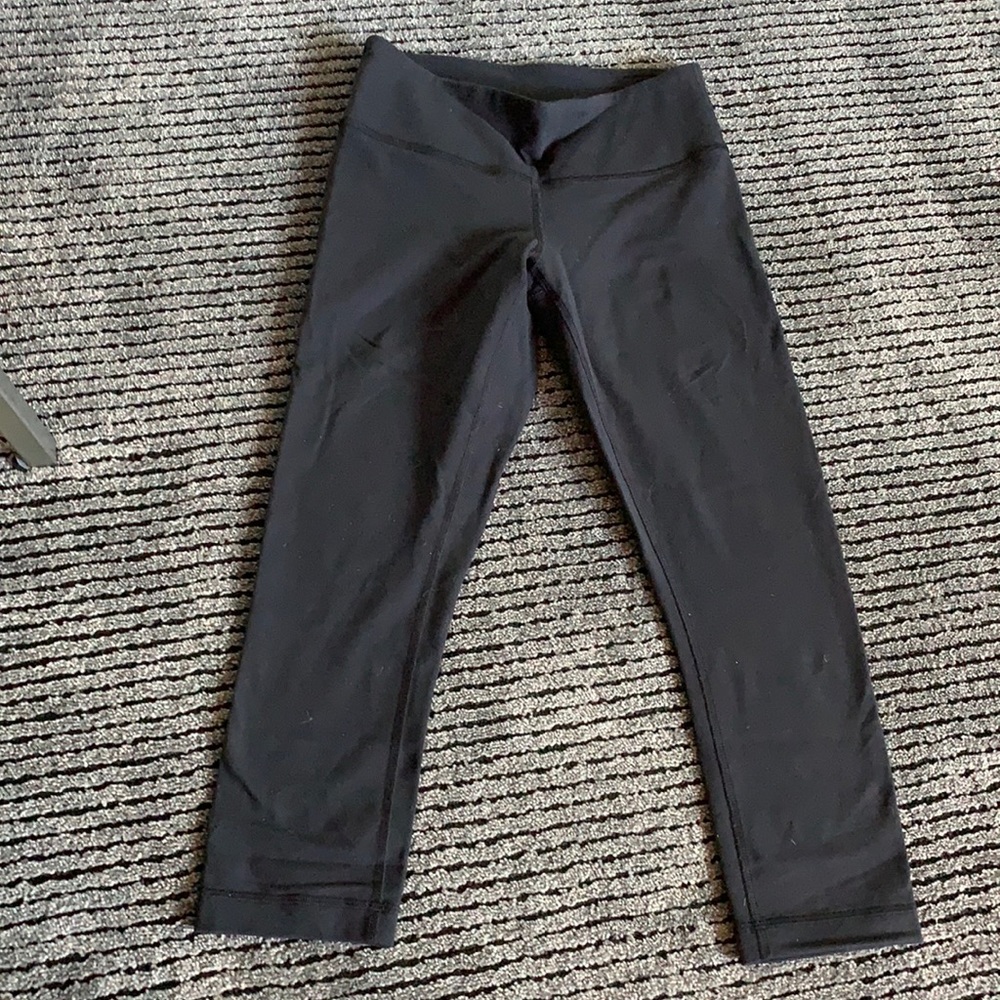 Lululemon black Capri leggings sz 4